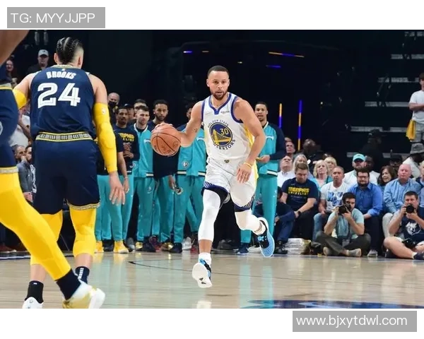 2016年4月14日勇士与灰熊激战回顾精彩瞬间与赛场亮点分析 2016年4月14日勇士与灰熊激战回顾精彩瞬间与赛场亮点分析